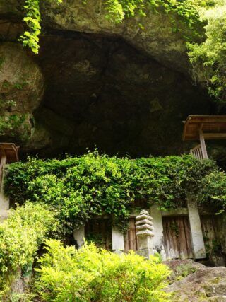 reigando-cave-miyamoto-musashi-Kumamoto-Japan