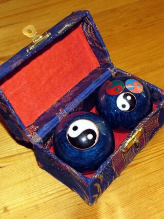 meditate-with-baoding-balls-andreia-philosophy