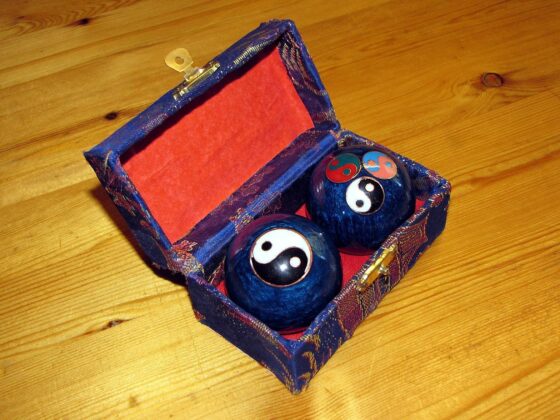 meditate-with-baoding-balls-andreia-philosophy