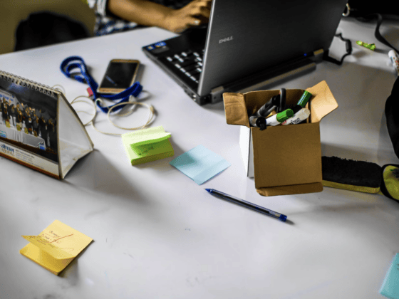 mental-worker-desk-items