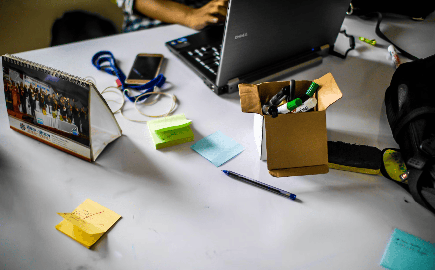 mental-worker-desk-items